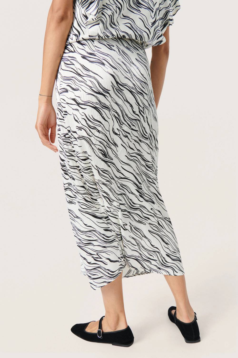 Soaked In Luxury - Vinka Wrap Midrise Waist Maxi Skirt