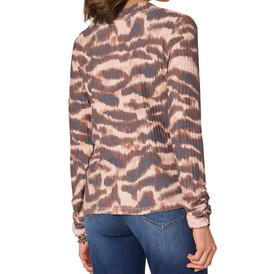 Democracy - CREW NECK PRINTED KNIT TOP W/ RUCHED DETAIL