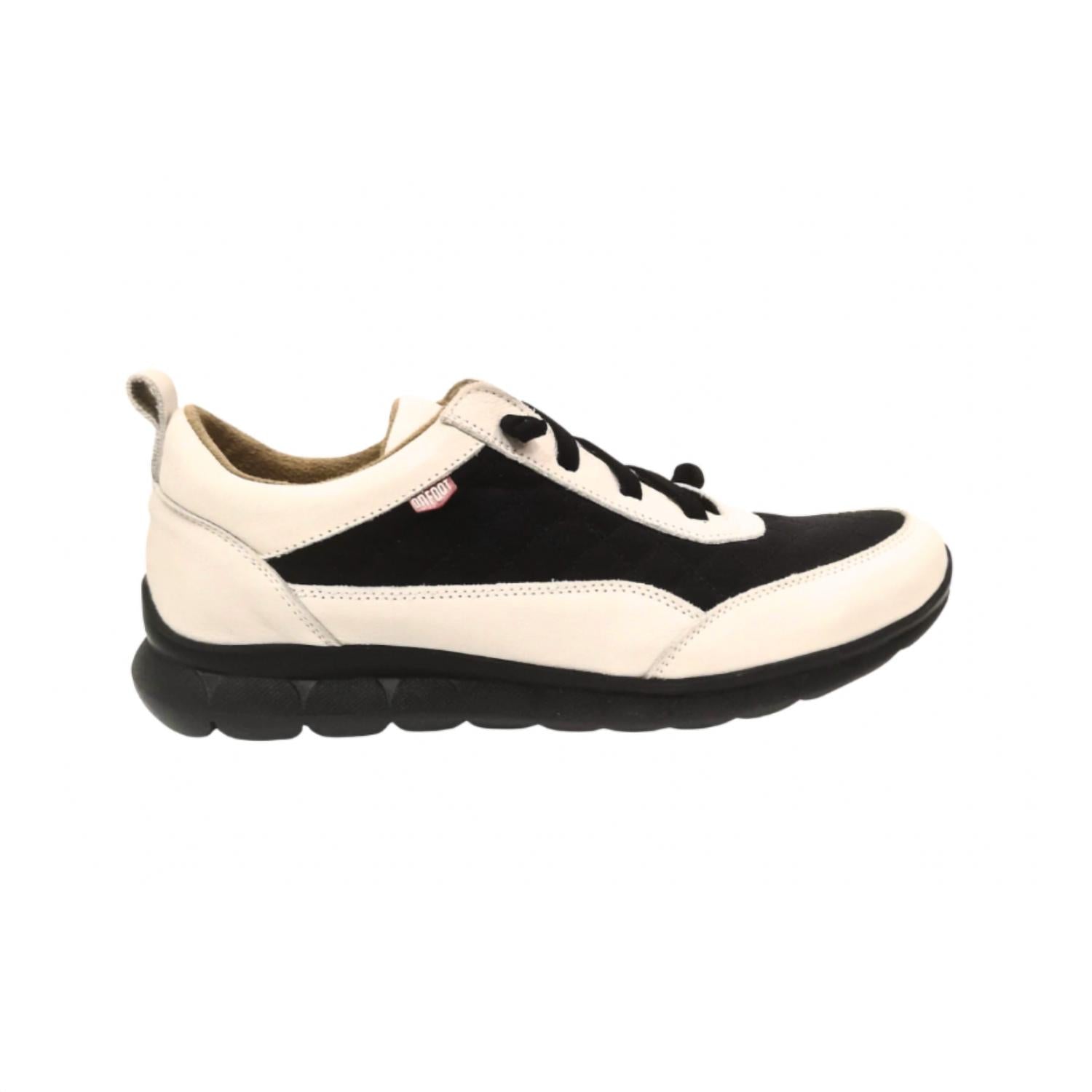 OnFoot Women's Classic Sneaker in black white - women's sneaker - detail view