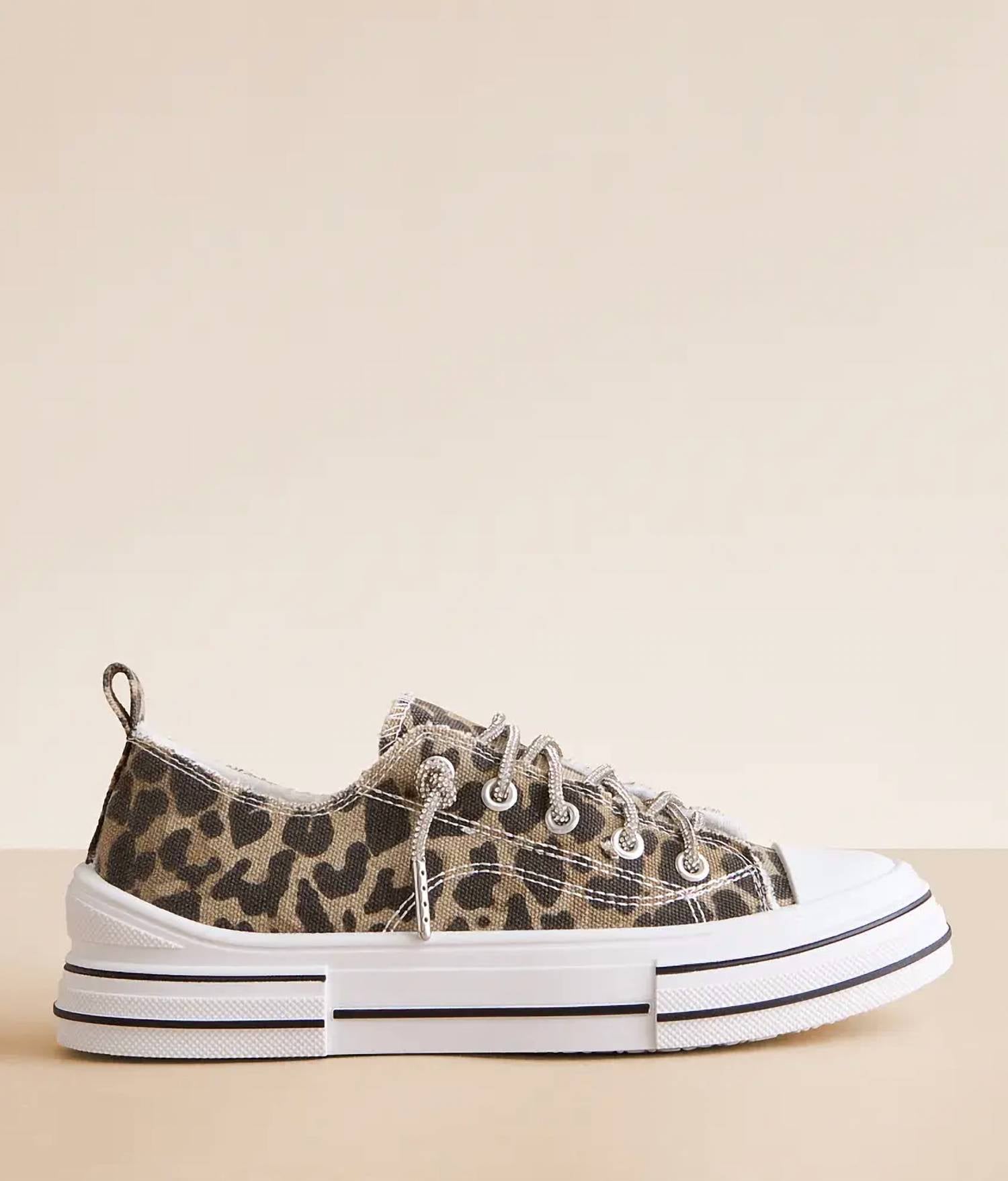 Very G - Women's Aman Lace Up Canvas Sneaker