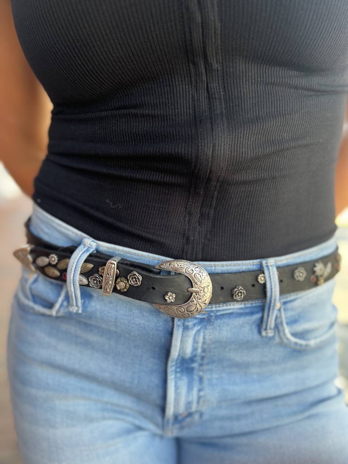 Campomaggi MIXED STUDS LEAF RED STRASS BELT in grey - women's accessory