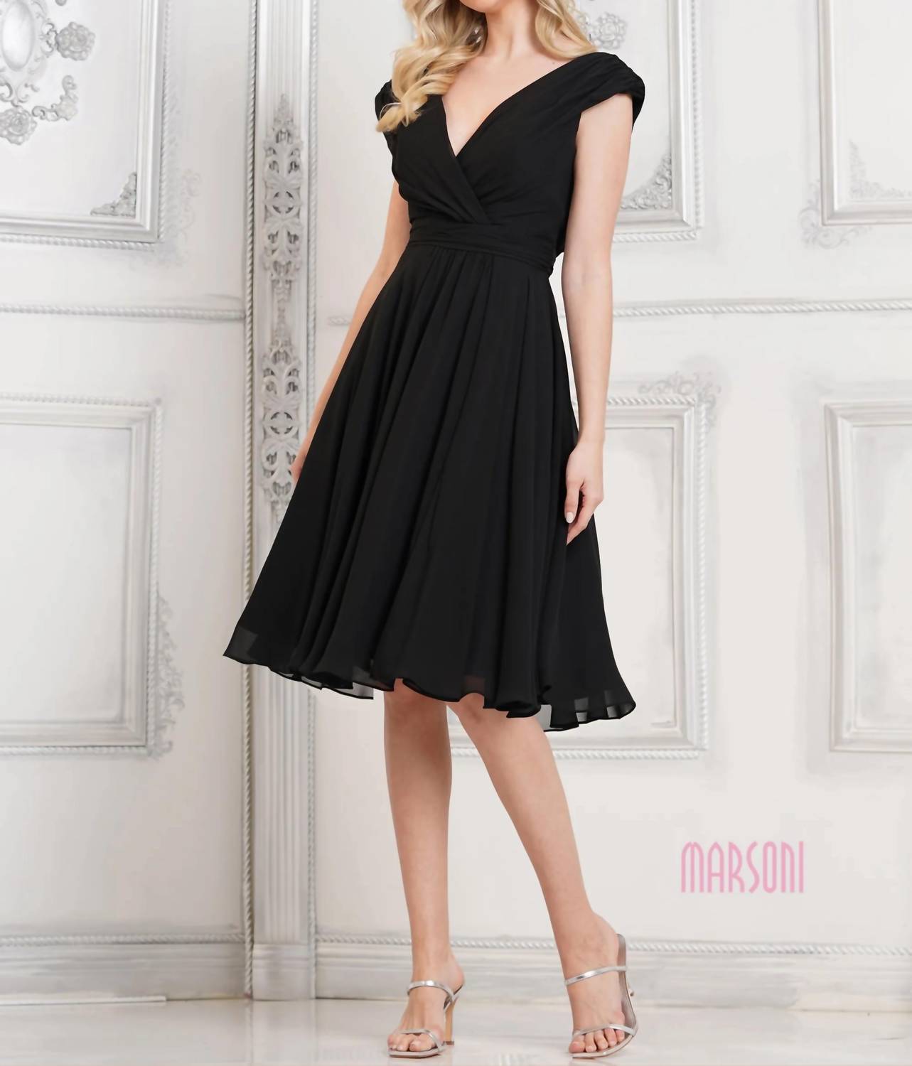 Marsoni By Colors - Knee Length V-neck Chiffon Dress