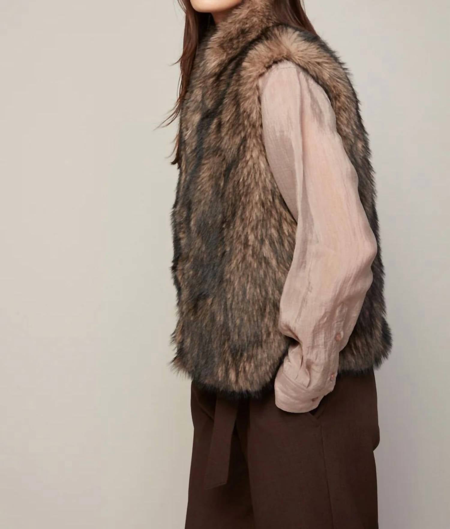 Adroit Atelier - Blossom Faux Fur Sleeveless Vest