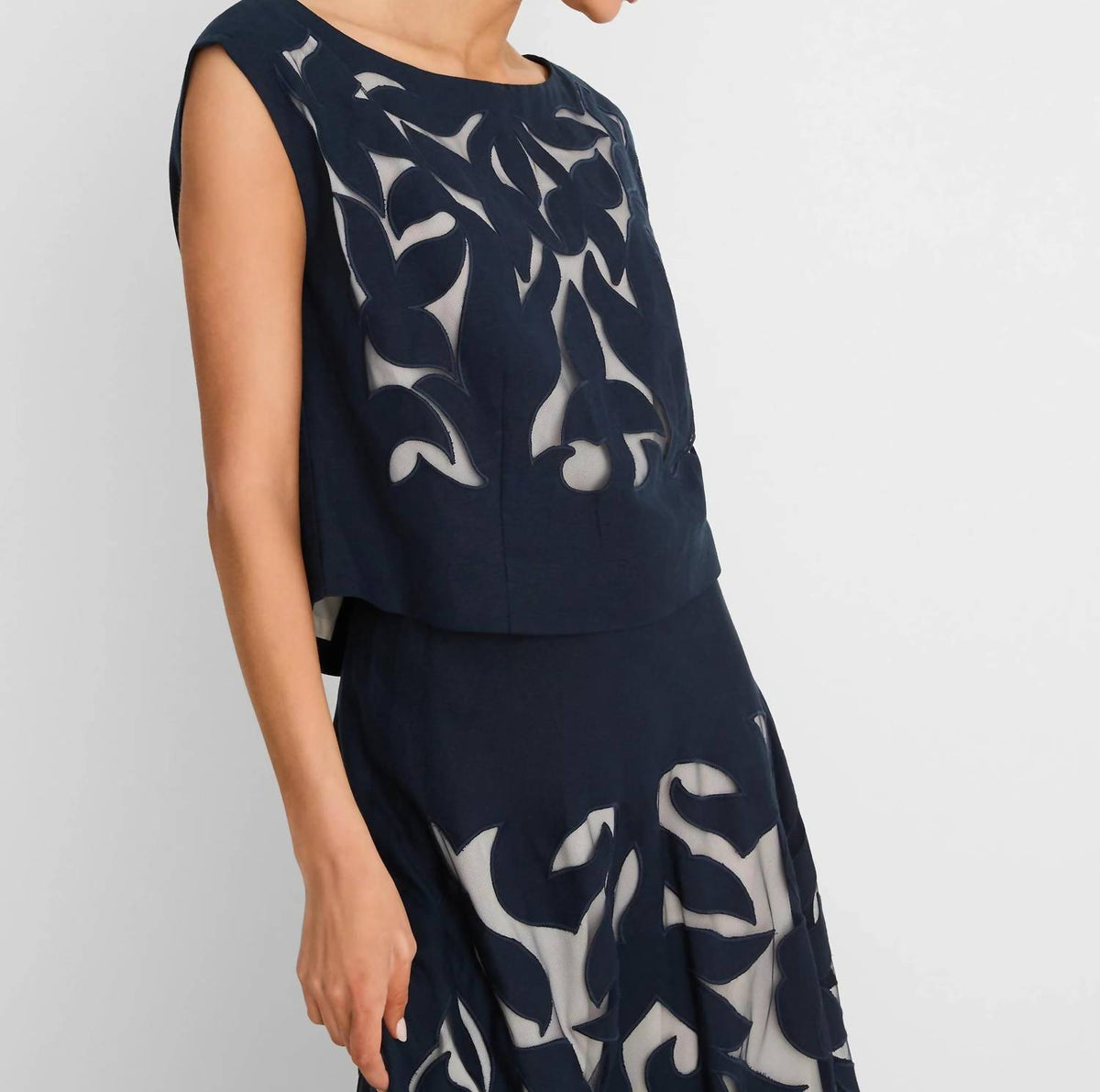 Nic + Zoe - Antibes Linen Cut Out Top
