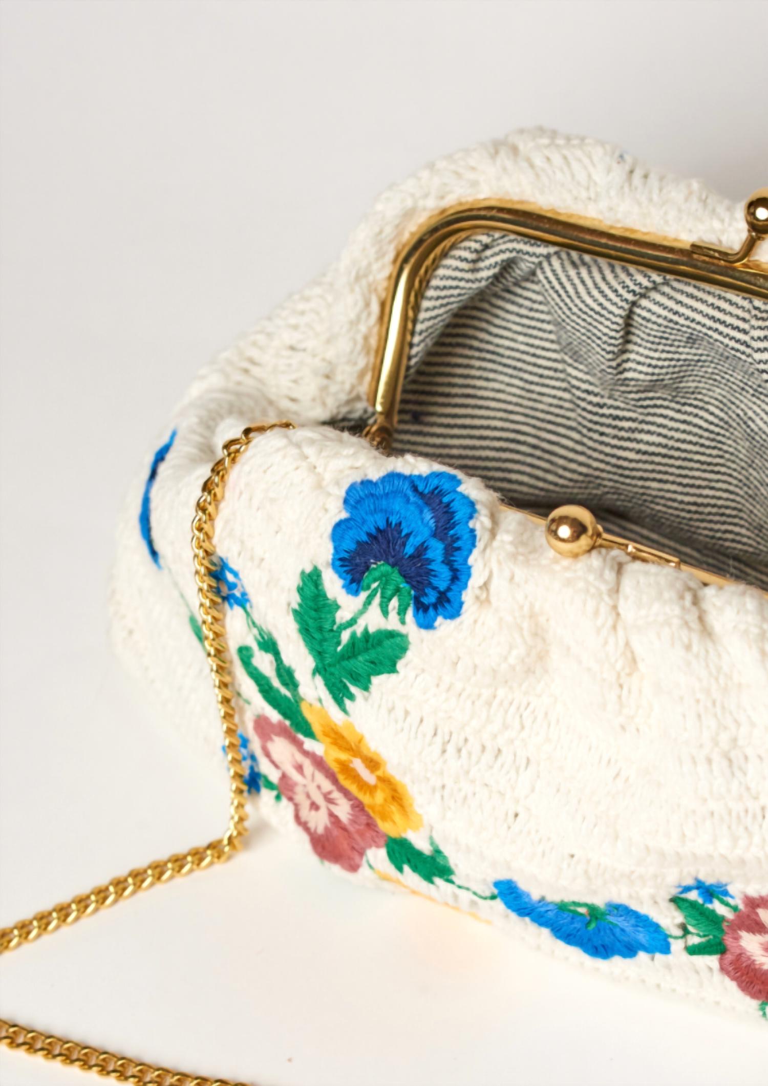 M.A.B.E. - Women's Vela Crochet Clutch