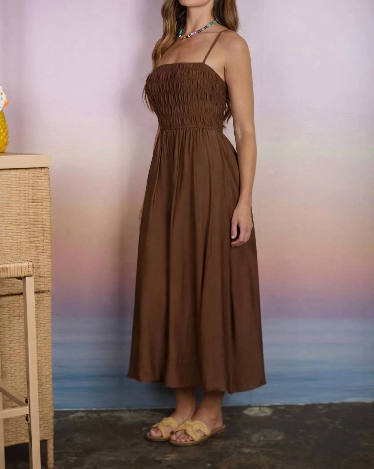 Blu Pepper - Shirred Bodice Spaghetti Strap Midi Dress