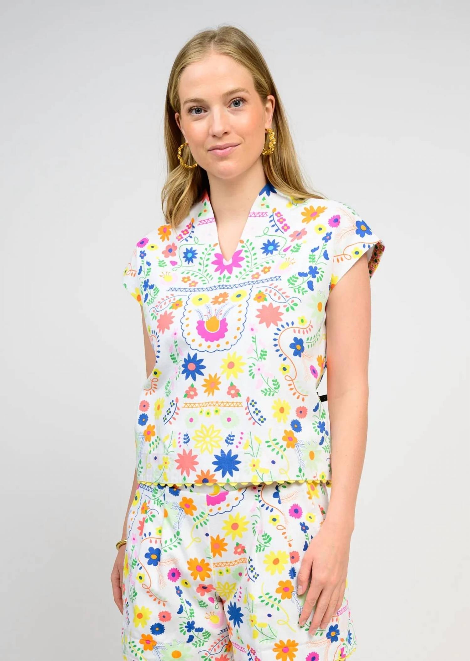 Ivy Jane - Flores V-neck Cap Sleeve Top