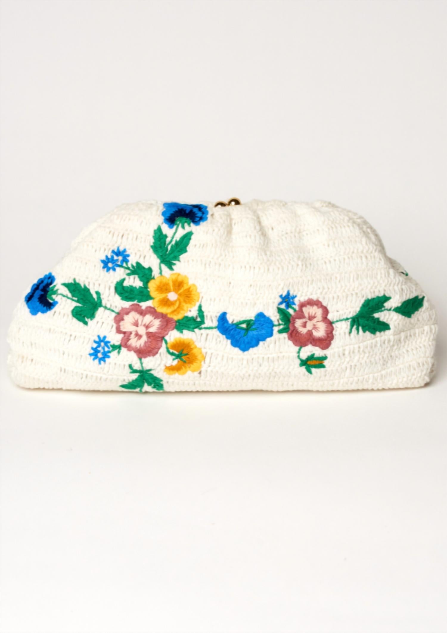 M.A.B.E. - Women's Vela Crochet Clutch