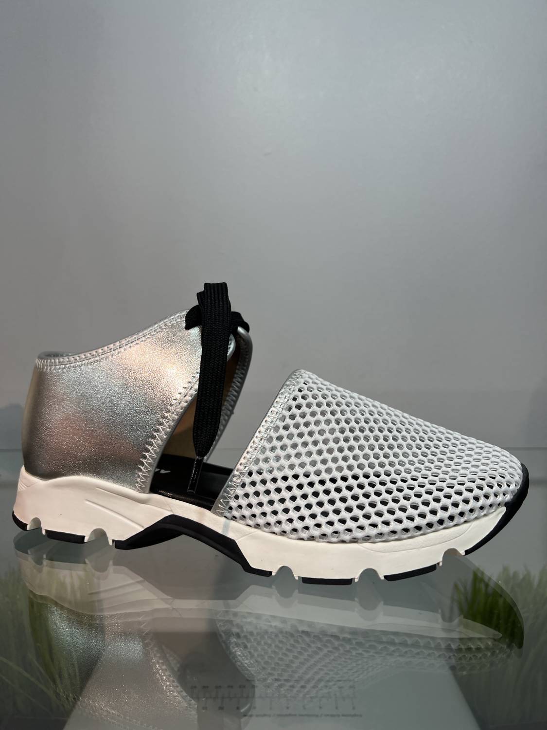 All Black - Women's Amazing mesh Sneaker