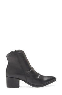 CHOCOLAT BLU Women's Lian Boots in black - women's shoe - detail view