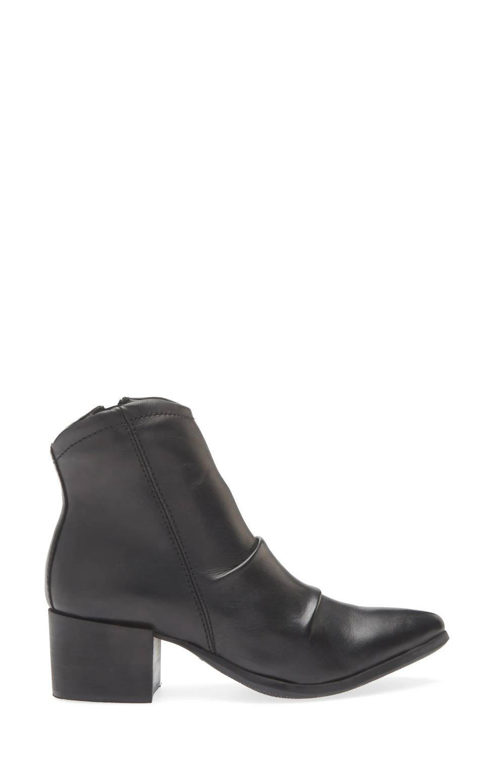 CHOCOLAT BLU Women's Lian Boots in black - women's shoe - detail view