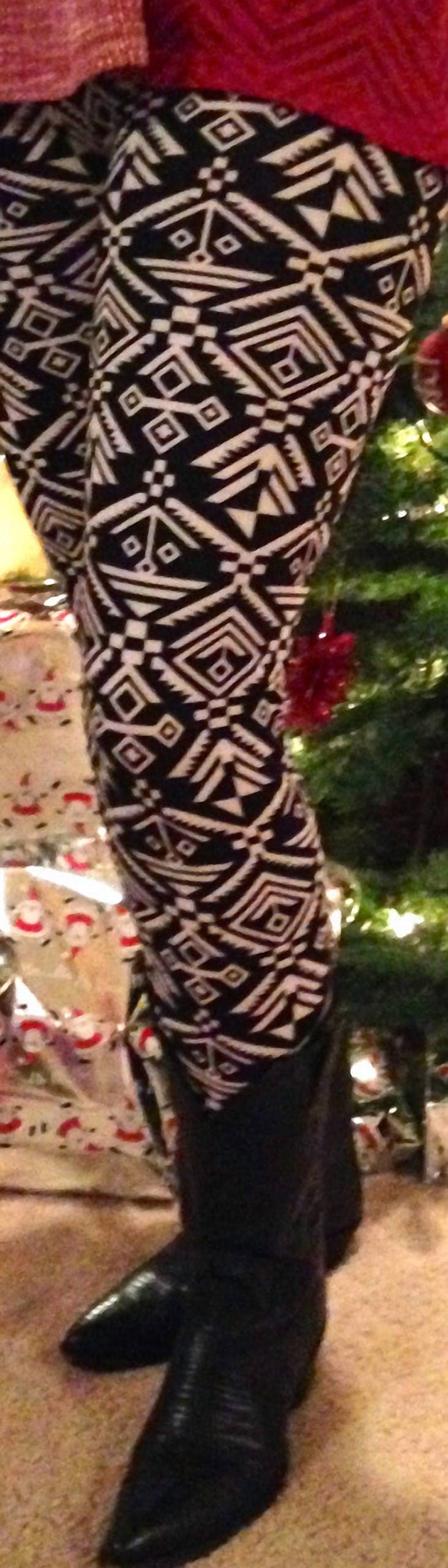 R Cinco Ranch Aztec Print Leggings in black white - women's pants - detail view
