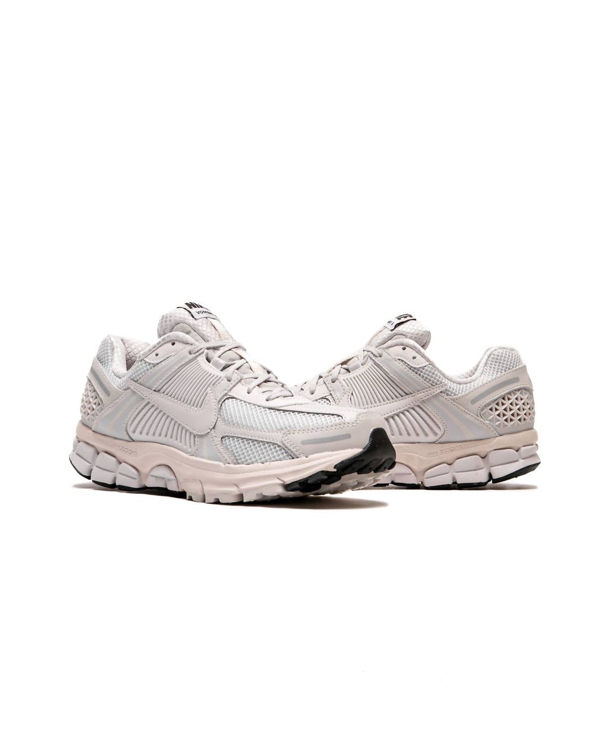 Nike - Men's Zoom Vomero 5 Shoes