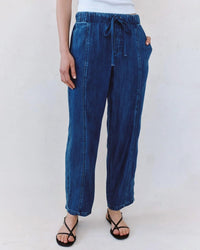Bella Dahl Women's Seamed Soft Barrel With Elastic Back Pants in horizon blue - women's pants
