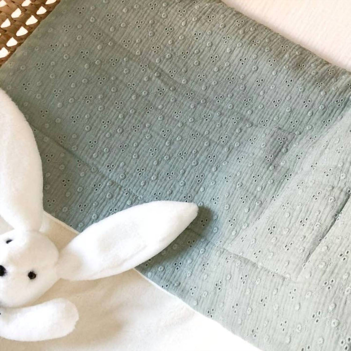 Les Juliettes - Eyelet/Fleece Blanket