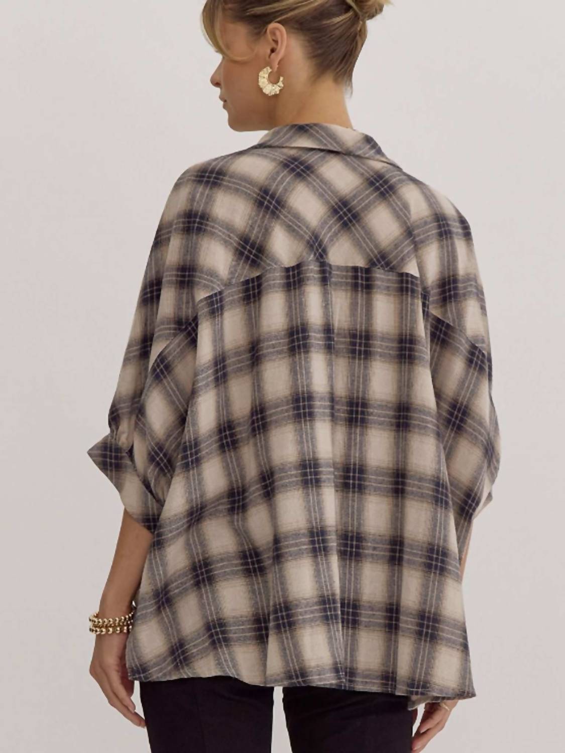 Entro - Effortless Oversized Plaid Button-down Top