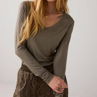 Summum - Women's Shiny V-neck Long-sleeved Top
