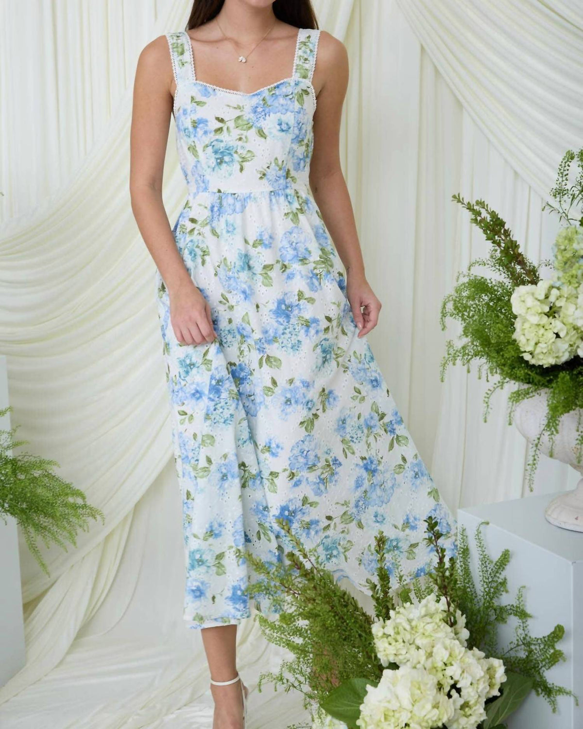 Blu Pepper - Floral Eyelet Pattern Scallop Lace Trim Midi Dress