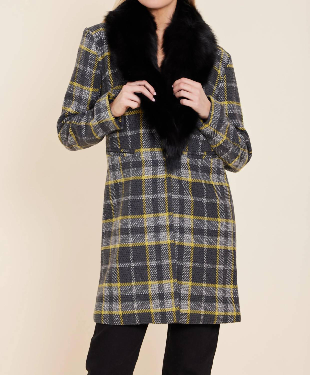 Dolce Cabo - Long Plaid Coat With Detachable Fur Collar