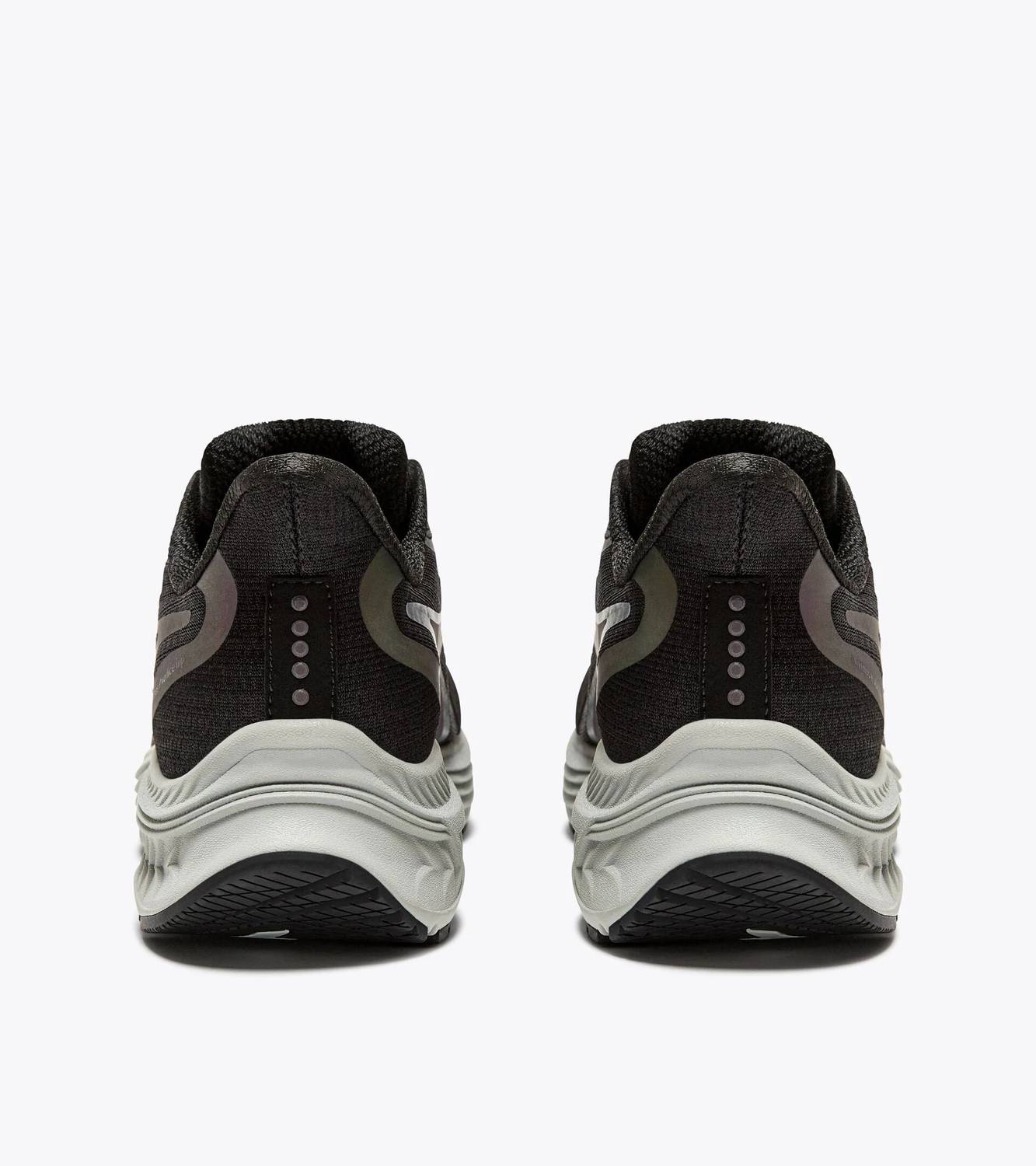 Diadora - Women's Mythos Blushield 9 Vortice Hip Sneakers