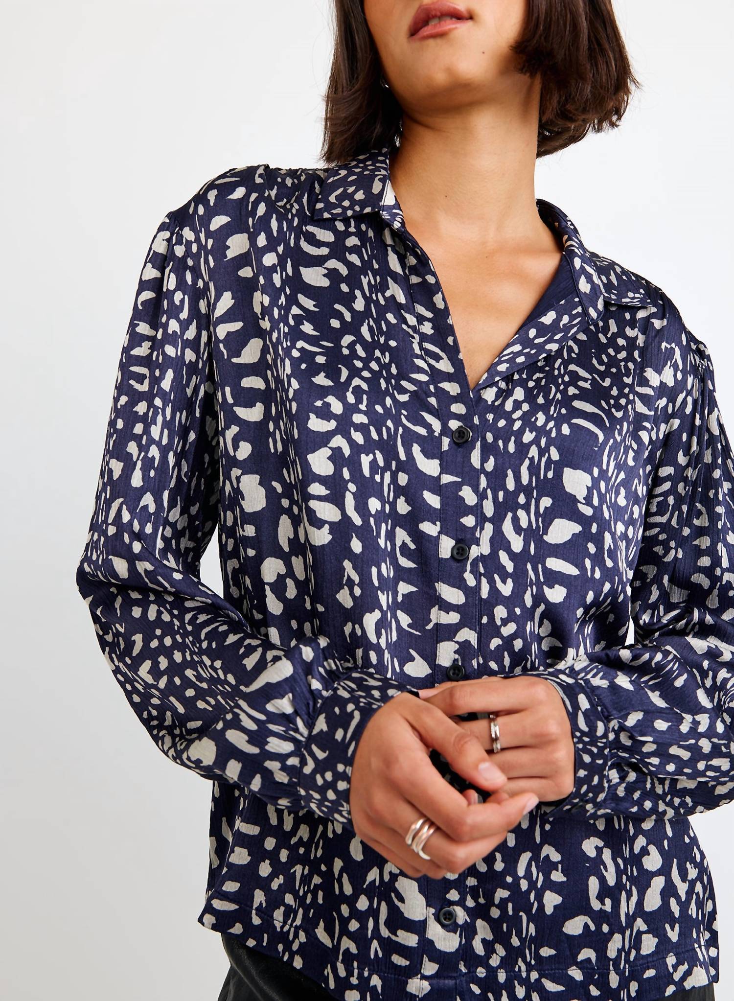 Bella Dahl - Long Sleeve Shirred Shoulder Button Down