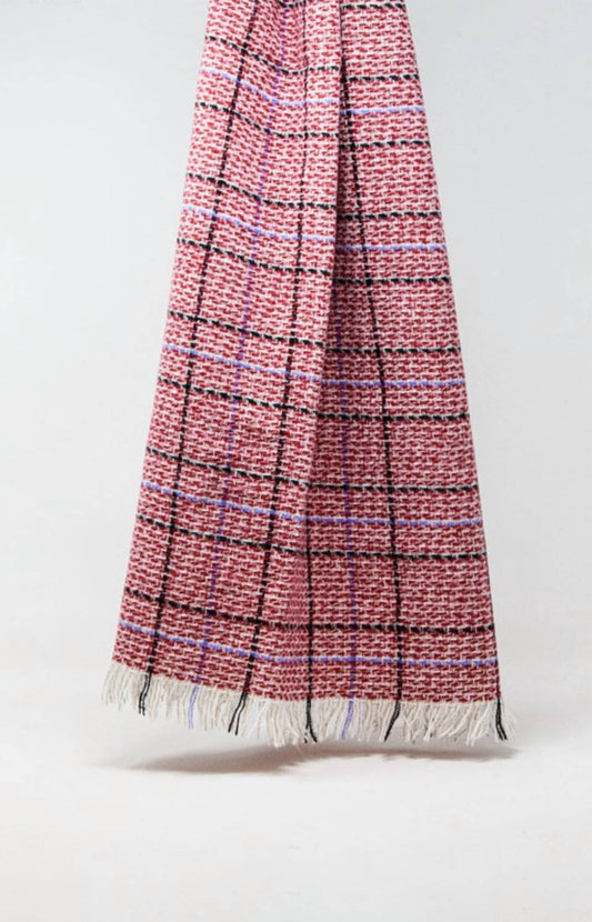 Q2 - Women's Checkered Scarf