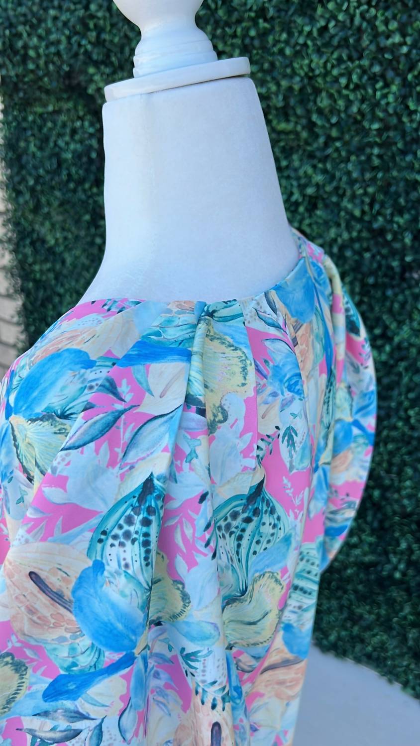 Joy Joy - FLUTTERING SLEEVE DRESS