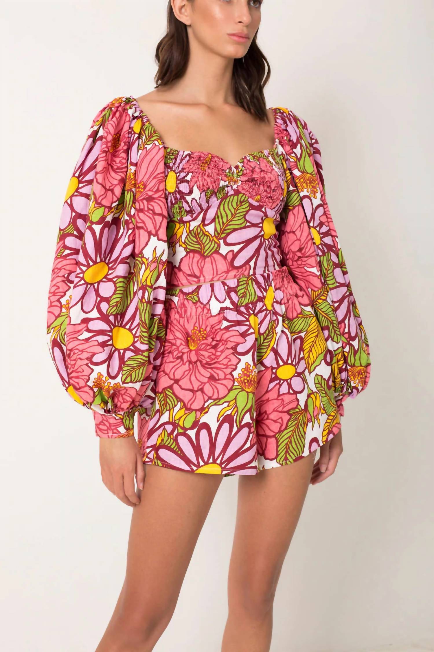 WOMEN'S EXAGGERATED PUFF SLEEVE TOP