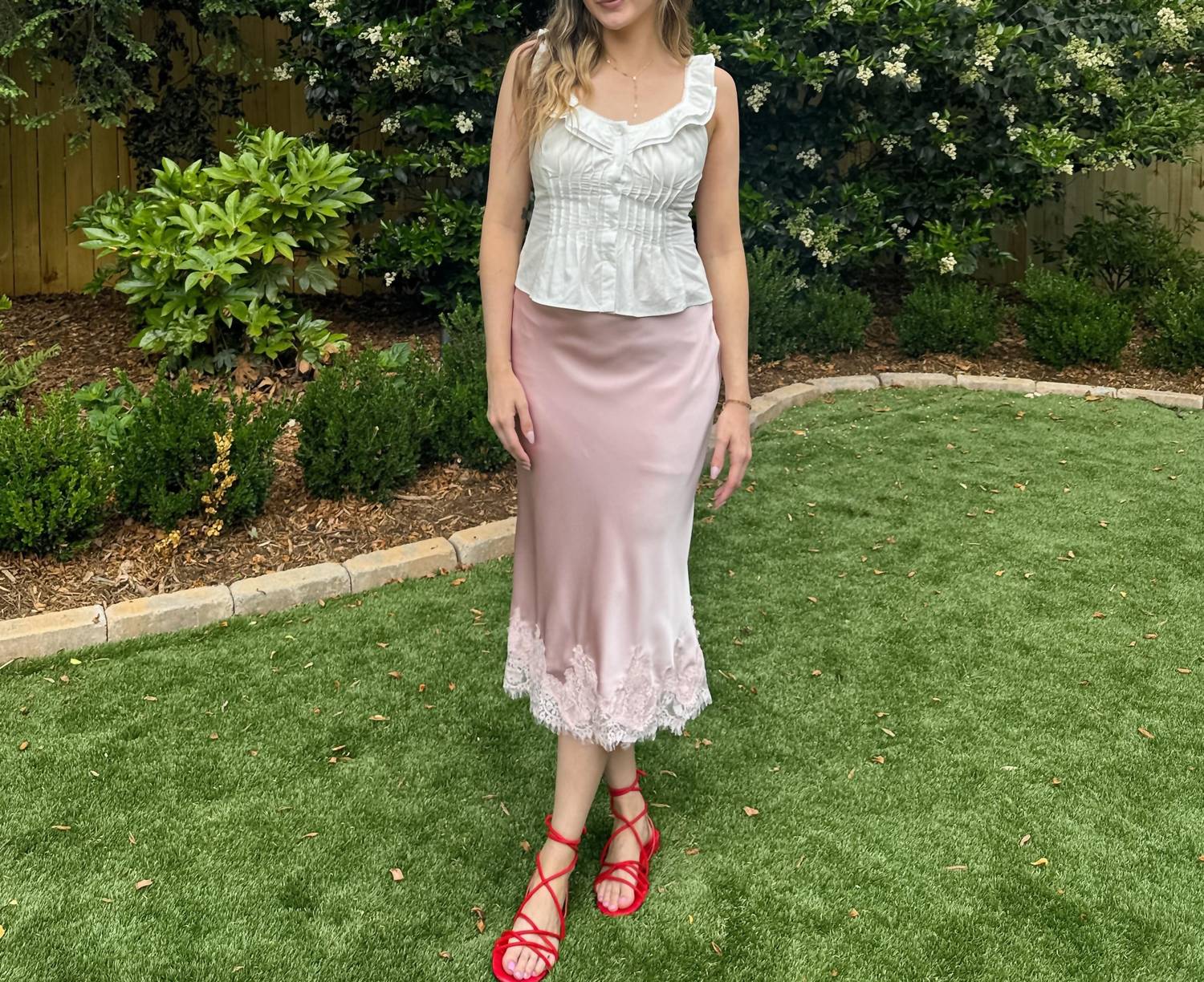 Le Lis - Peony Lace Midi Skirt