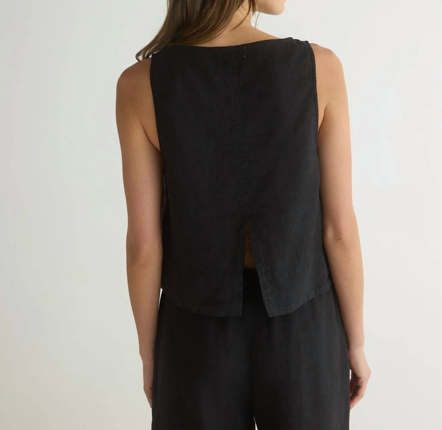 Bella Dahl - SLEEVELESS BOAT NECK SPLIT BACK TOP