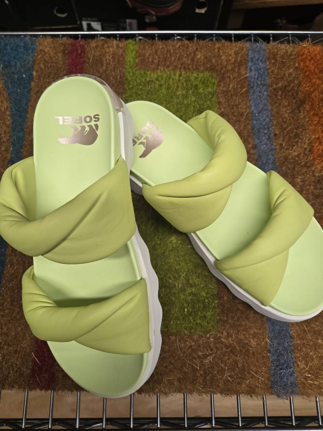 SOREL WOMEN'S VIBE TWIST SLIDE in luminous lime whitened pink - women's sandal - view 4