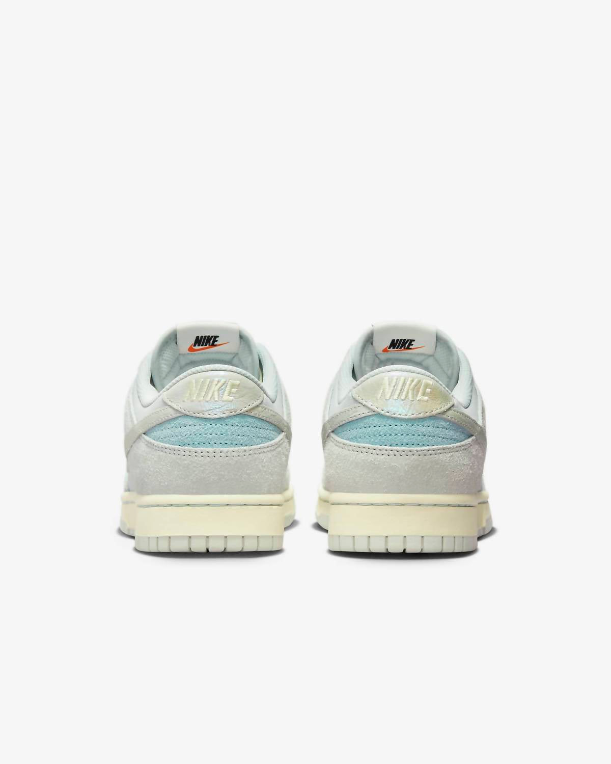 Nike - Men's Dunk Low Retro Se Sneakers