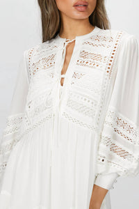 DRESS WITH LACE DETAILING