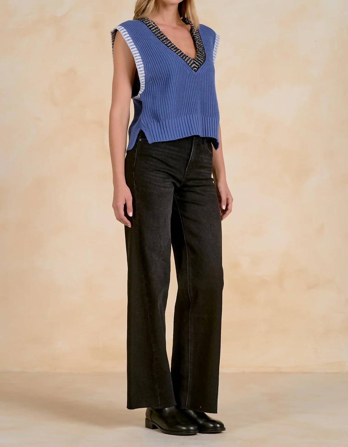 Elan - Short Sleeve V Neck Sweater
