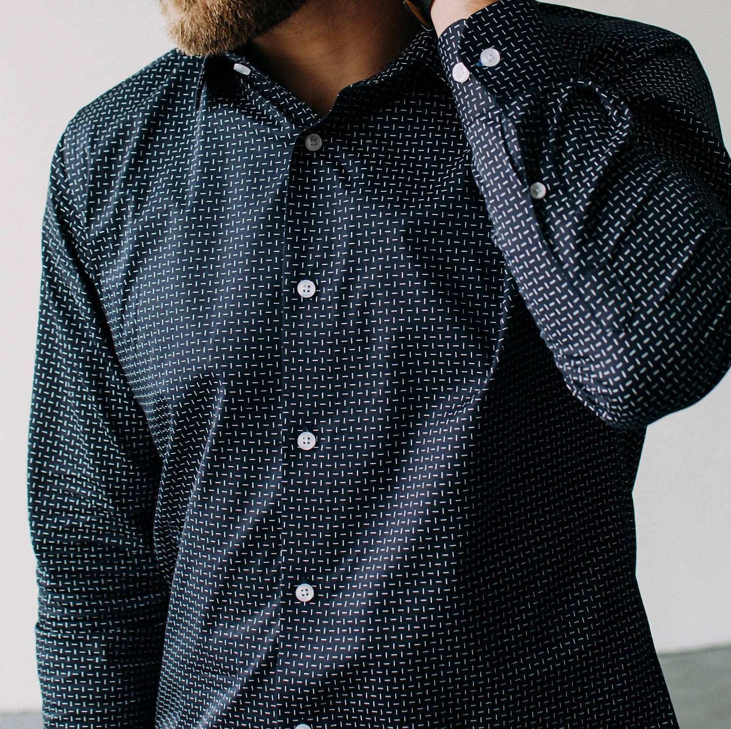 Alynn - Men's Finn Untuckable Slim Fit Dress Shirt