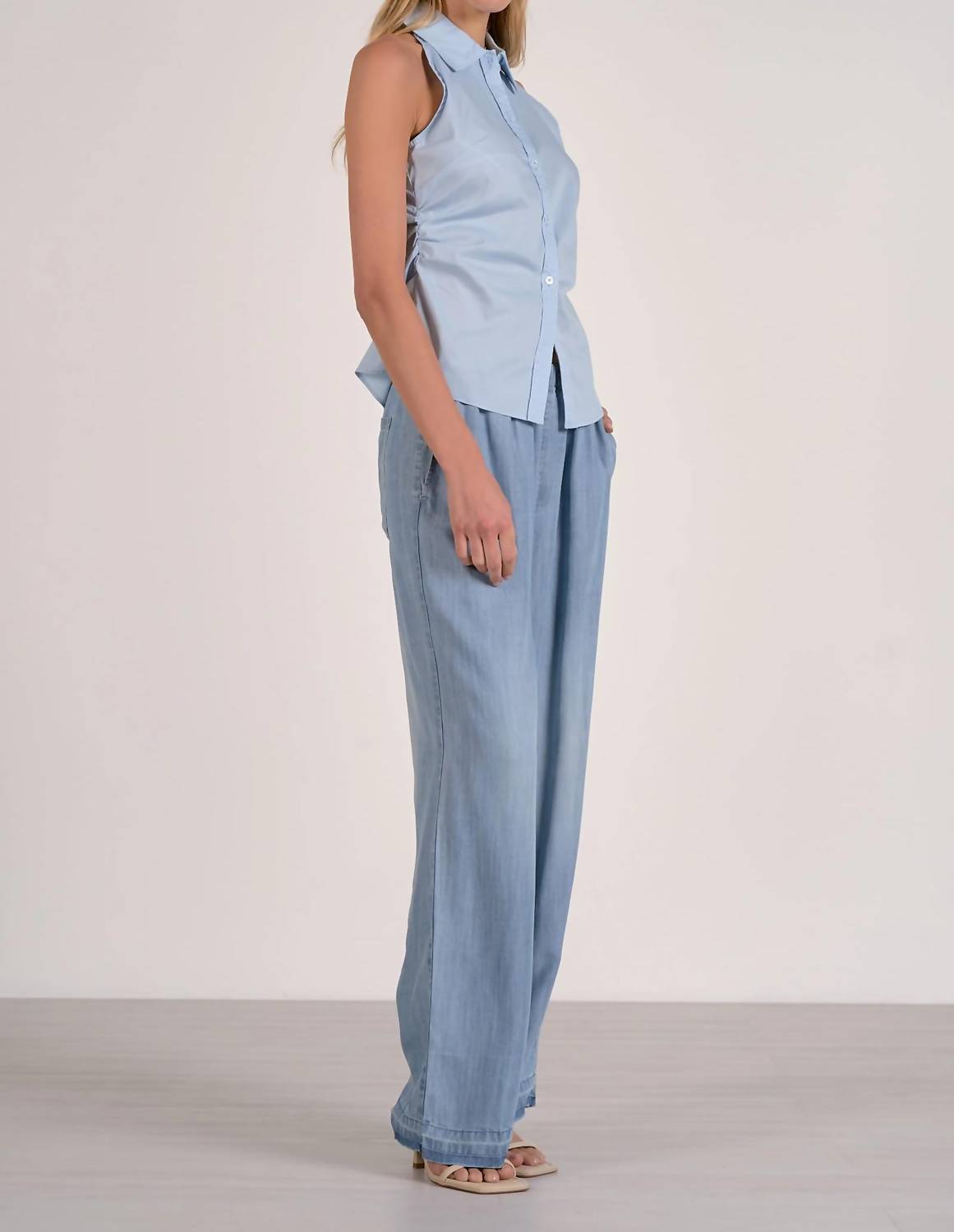 Elan - Halter Neck Sleeveless Collared Button Down Top