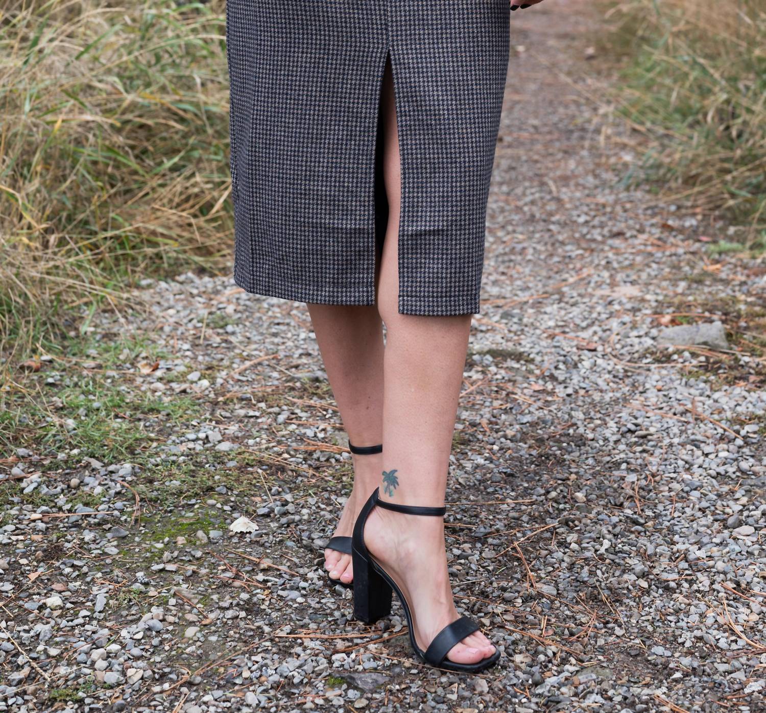 Sadie & Sage - OUTTA HERE HOUNDSTOOTH SKIRT