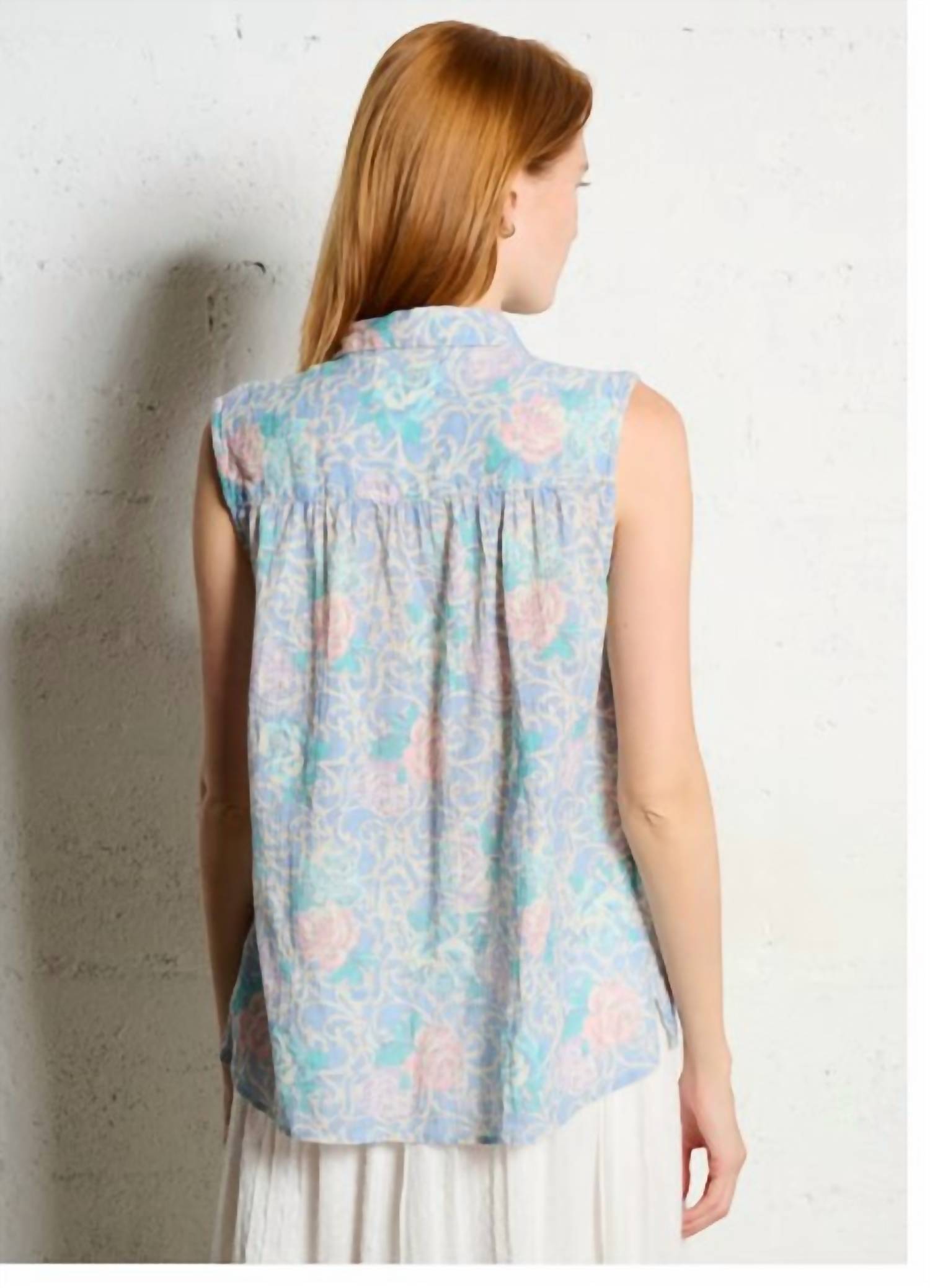 Maison Hotel - Sleeveless V-neck Shirt