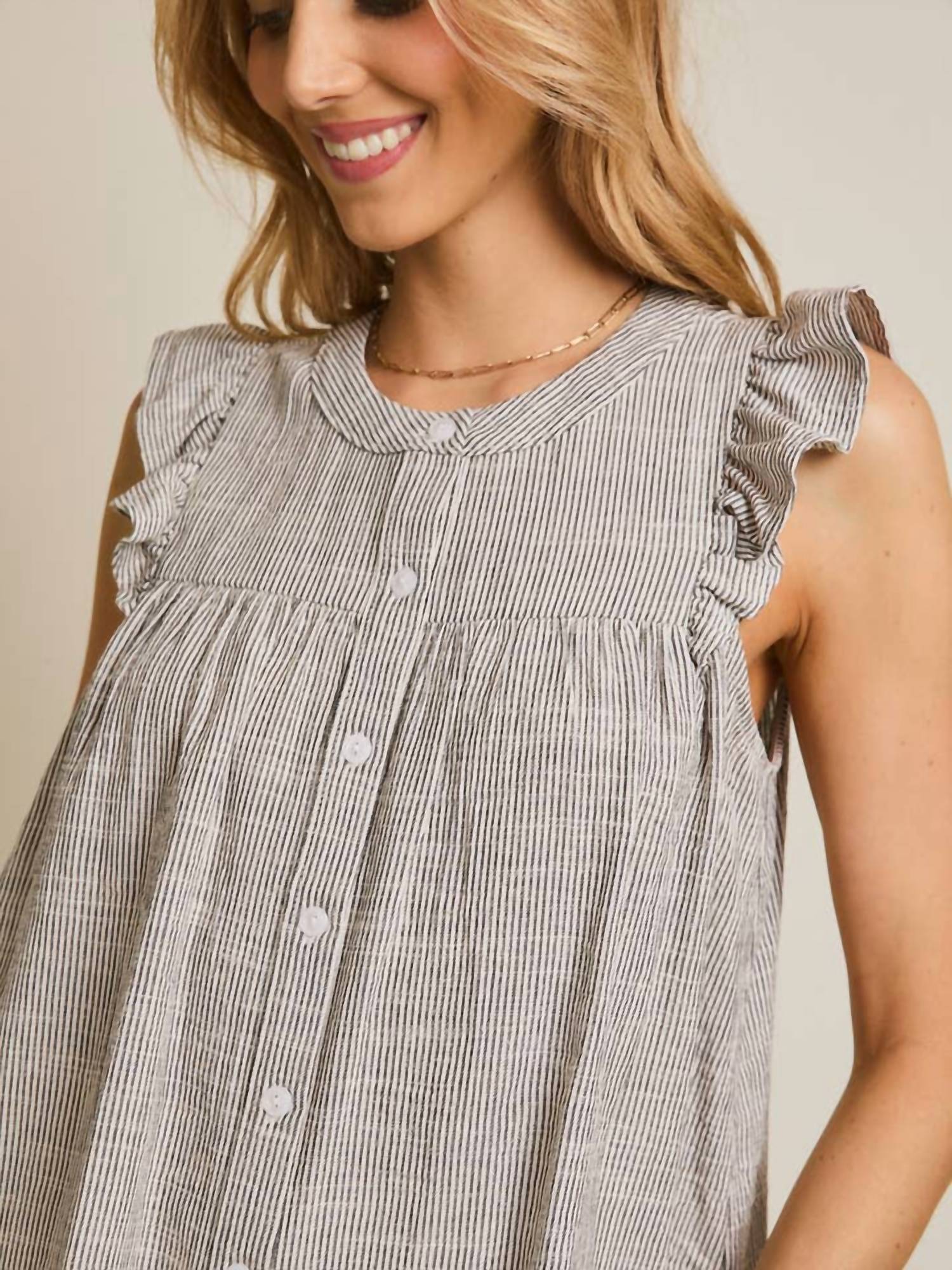 Gilli - Round Neck Ruffle Sleeve Top