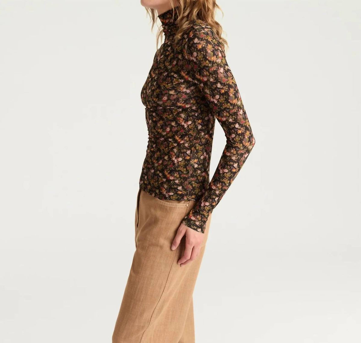 Momoni - Ine Turtleneck T-shirt
