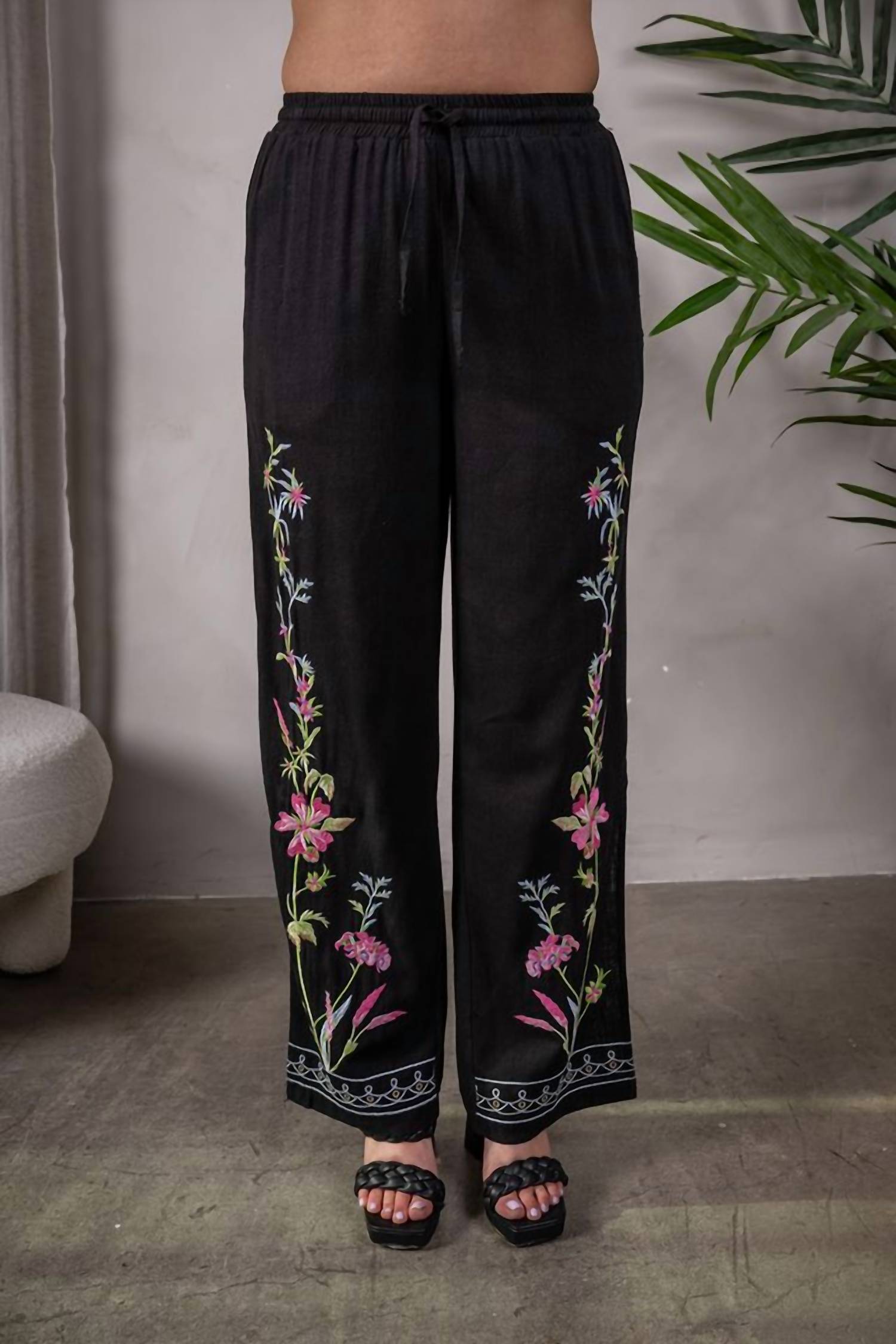 Paparazzi - Linen Blend Embroidered Split Leg Pant