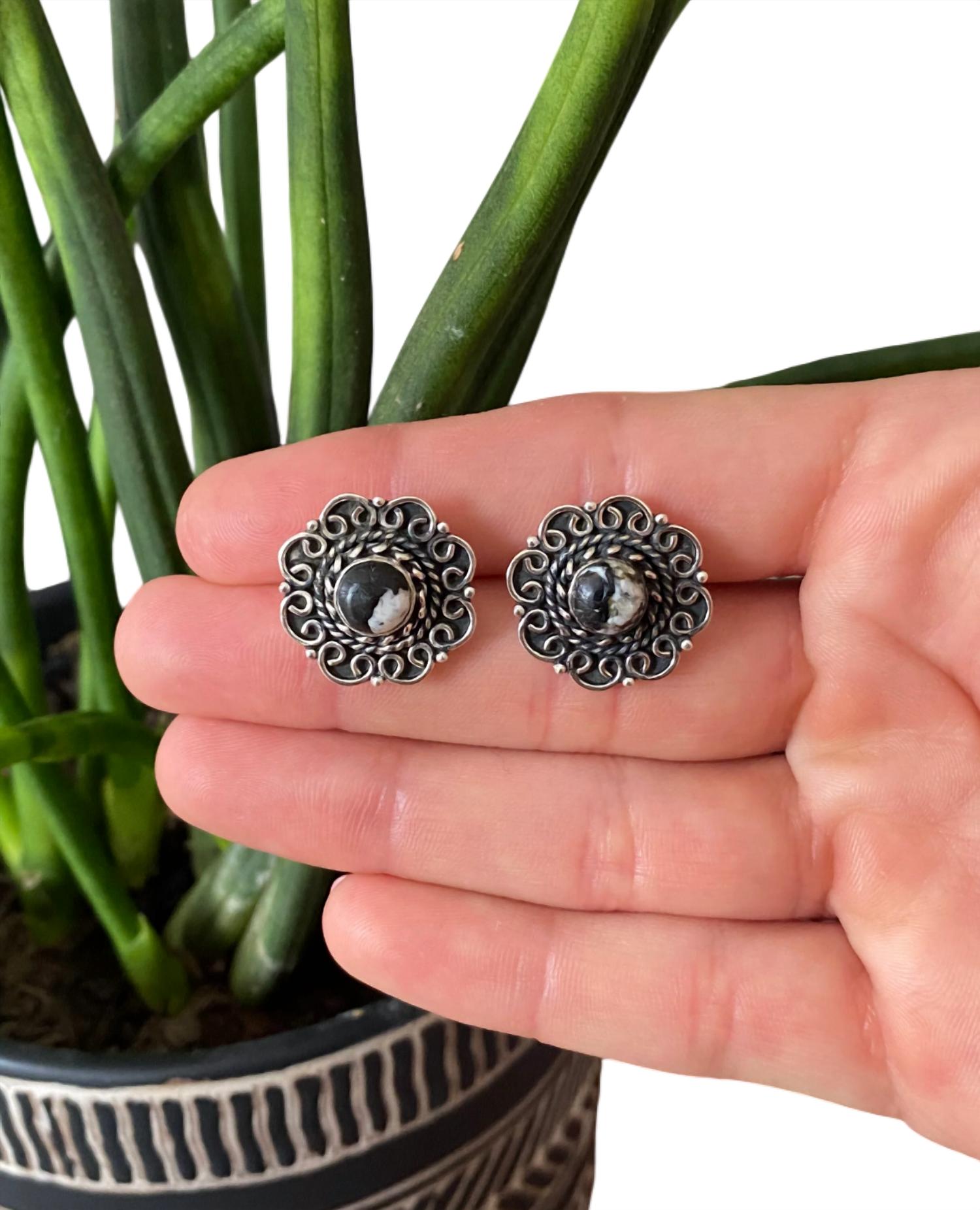 Nizhoni Traders - Women's Laci Earrings