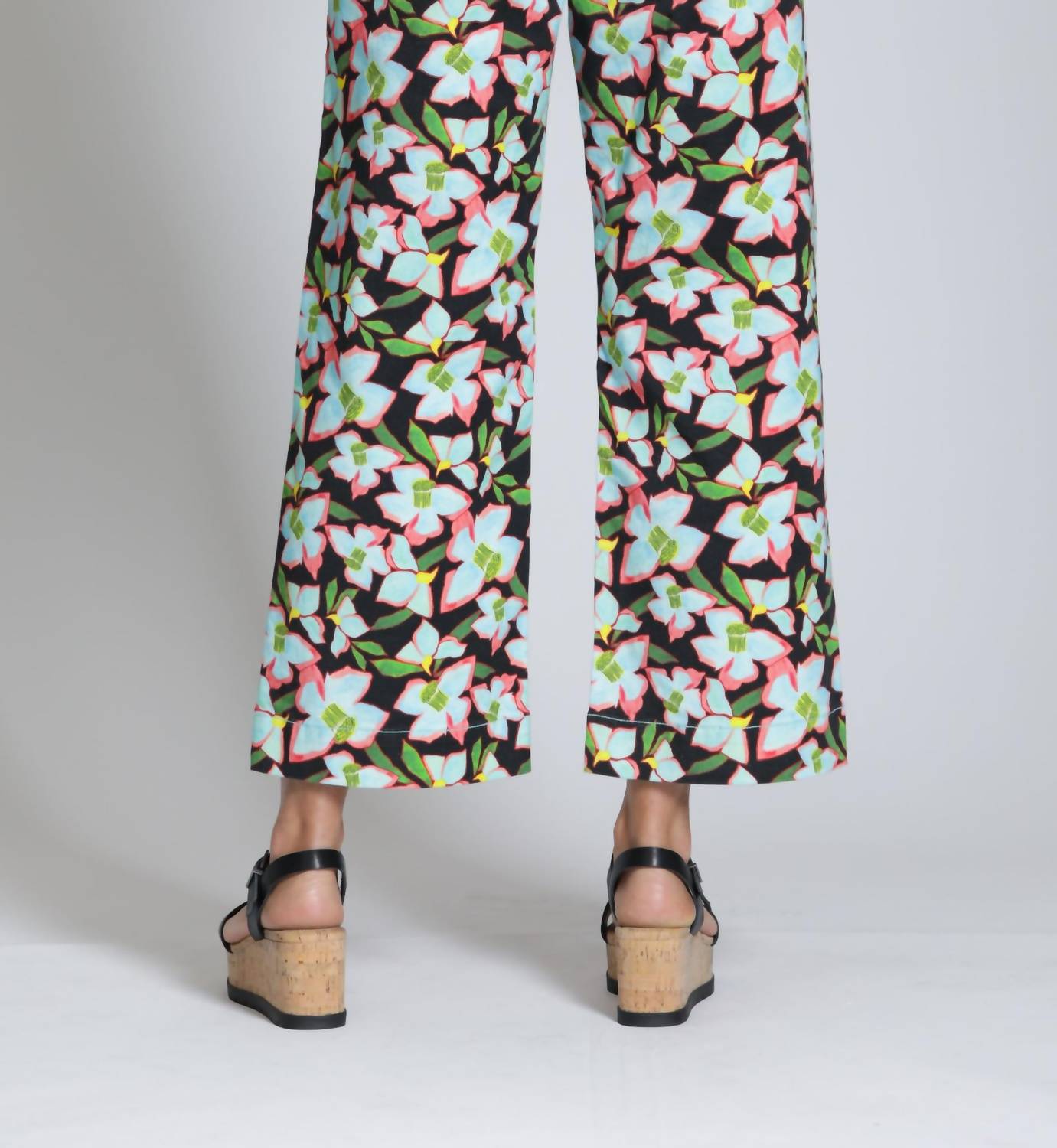 Apny - Printed Patch Pocket Pants