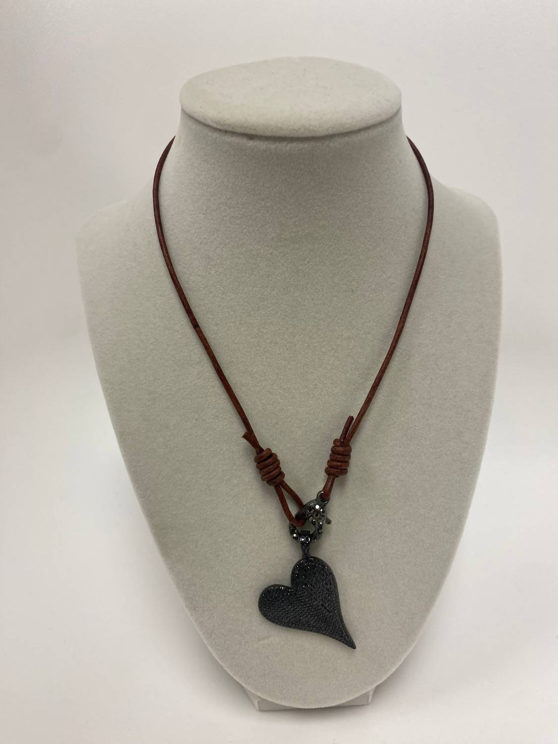 Aguasanta - Women's Twig Necklace With Clasp & Heart