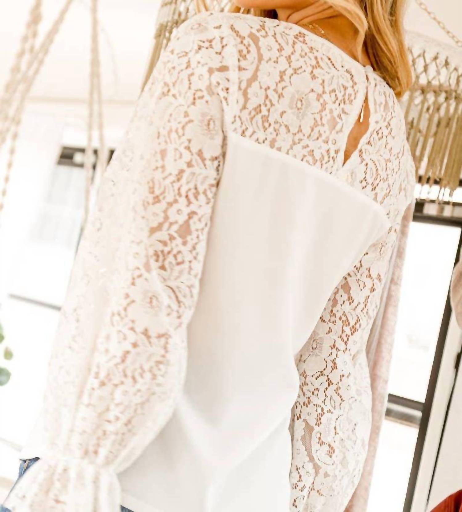 Vine & Love - Elegant Lace Long-sleeved Blouse