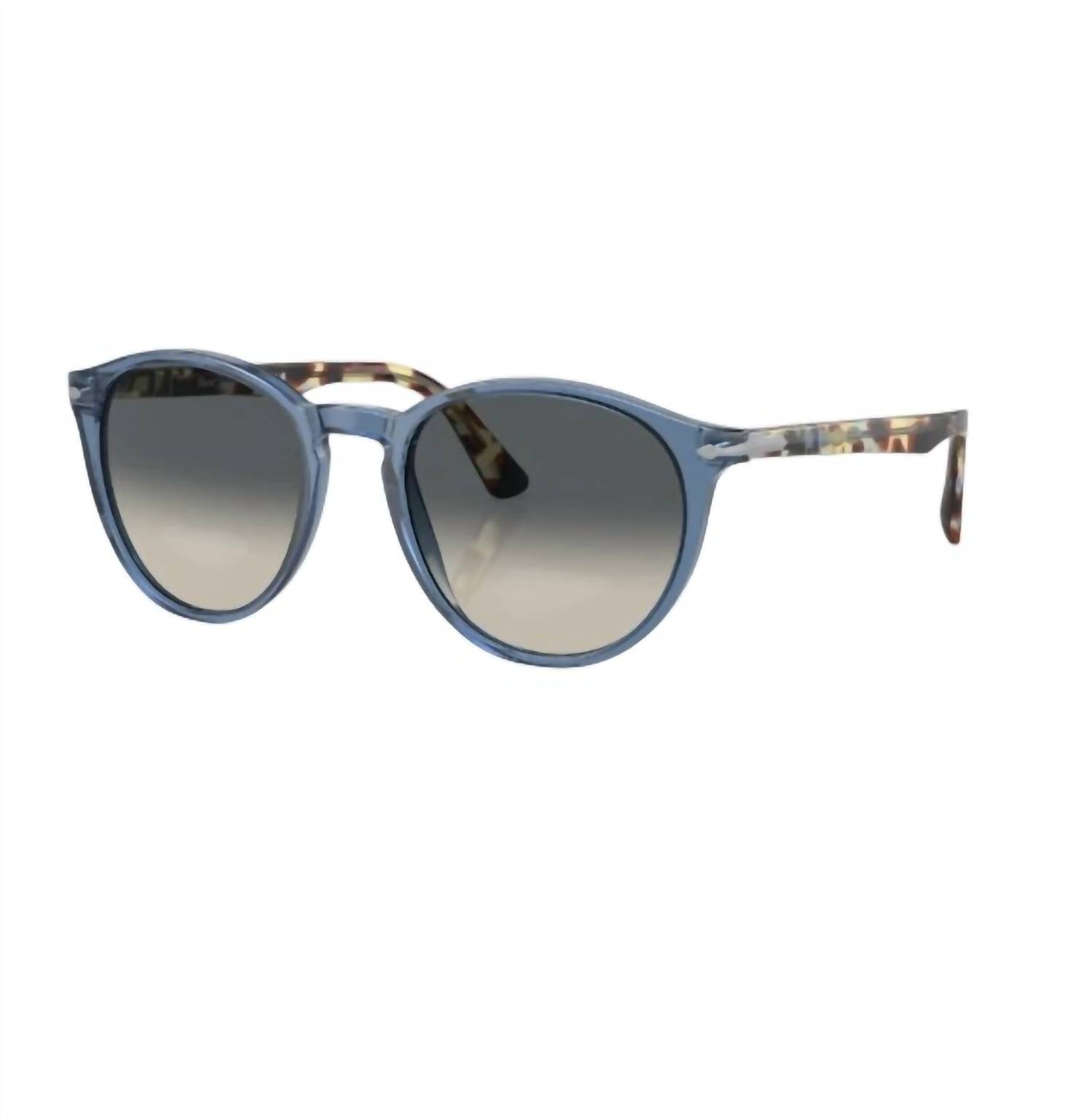 Persol - 3152s | 3152s 1202 - 71 | 52 | | Gradient Light Grey | Dark Grey | Non Polarized