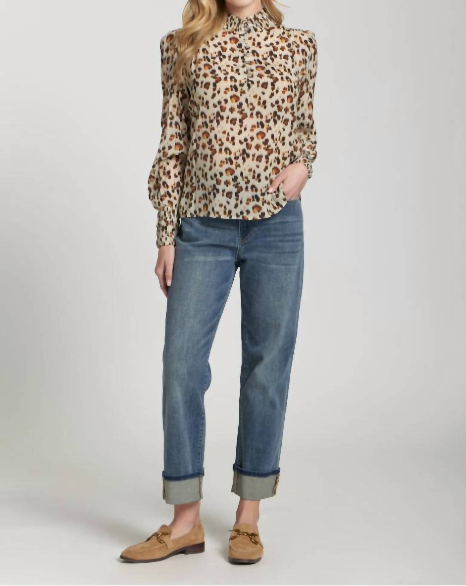 Apny - Cheetah Print Ruched Collar Top