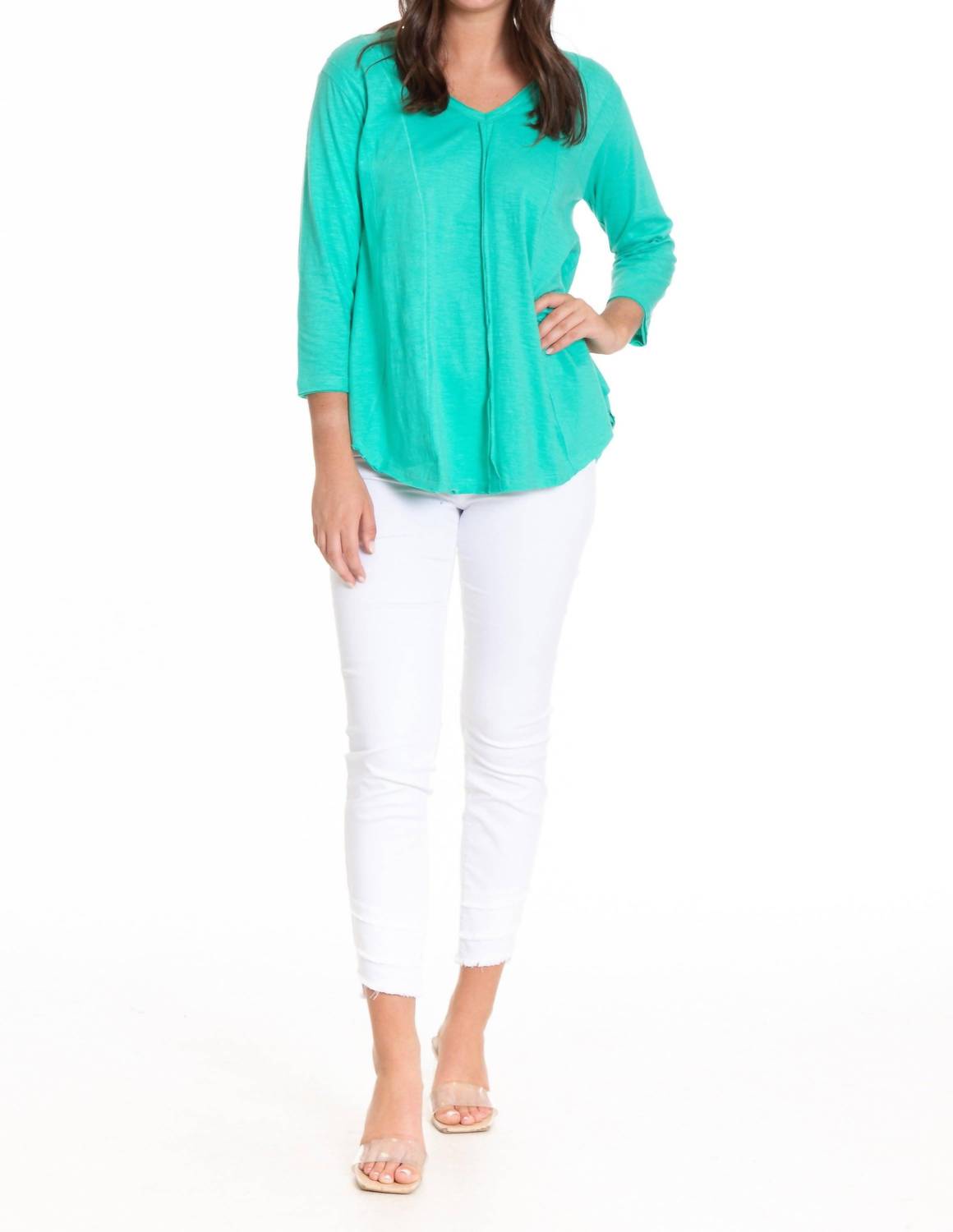 Apny - Flowy V-neck Tee