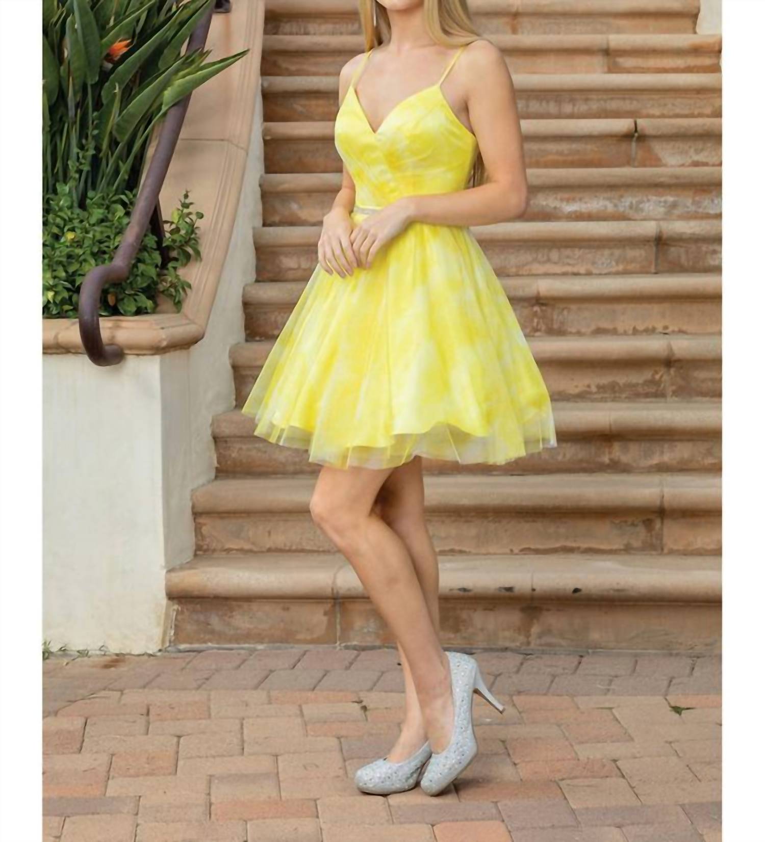 Dancing Queen - Strap Sleeves V-neck Homecoming Dress