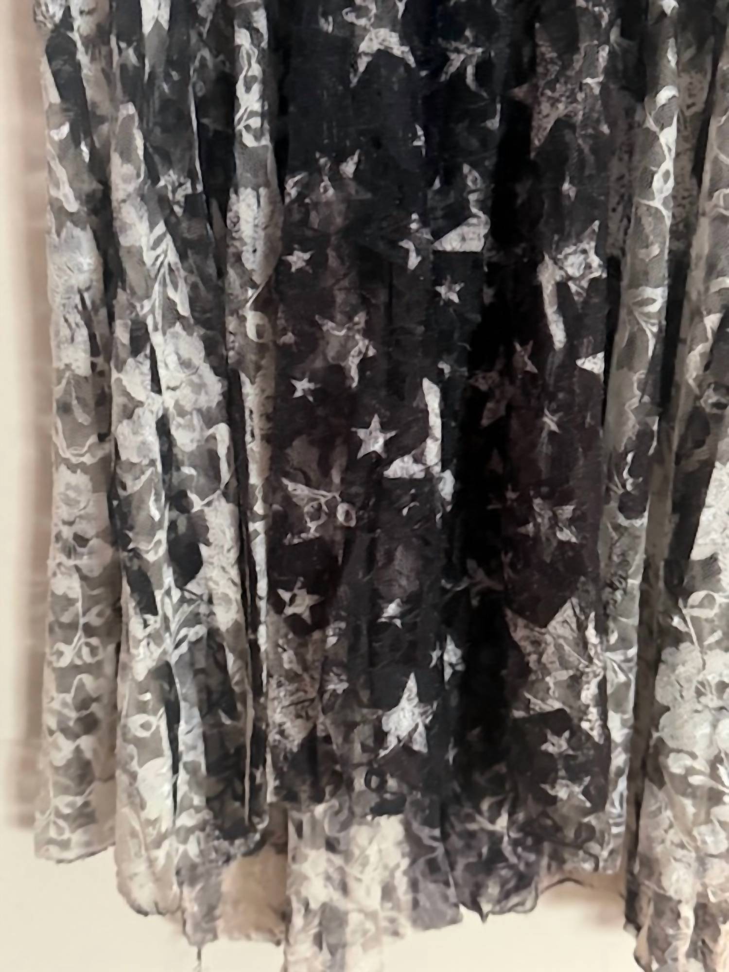 Origami - Women's Light weight sleeveless lace duster vest